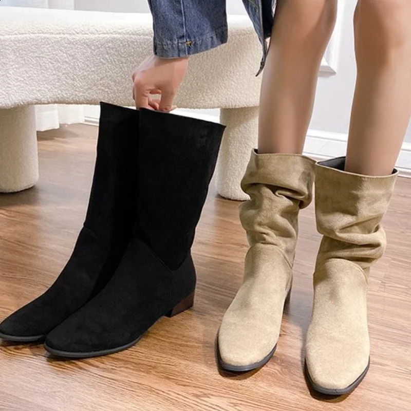 Womens Natural Suede Western Boots Thick Pointed Short Boots Vintage Pleated Fashion Boots Womens Autumn 250814