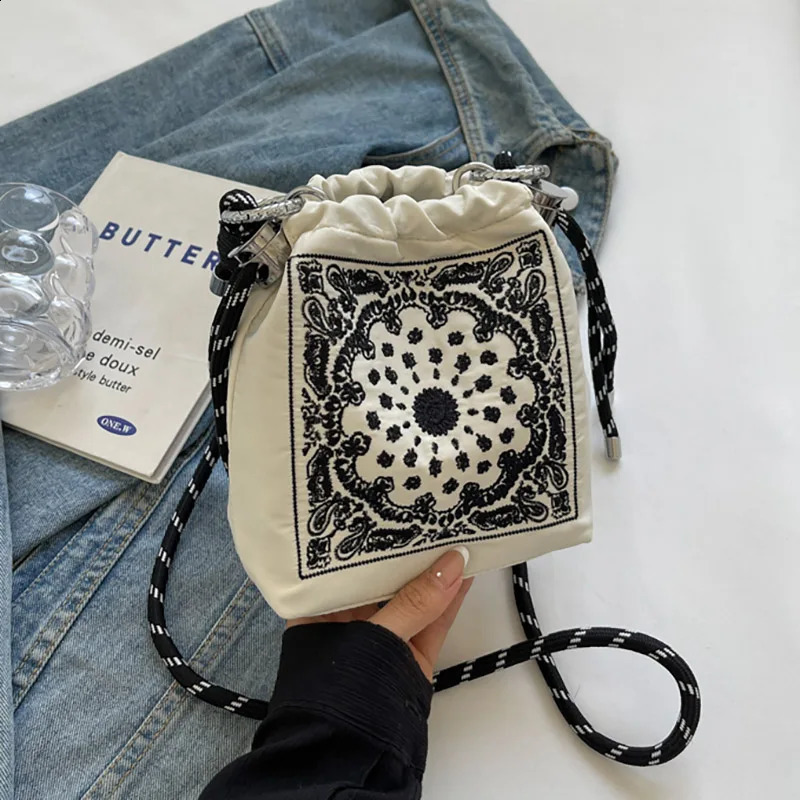Fashion Cashew Flower Embroidery Drawstring Bag Korean Style Crossbody Nylon Shoulder Purse outdoor Casual Bucket 250815