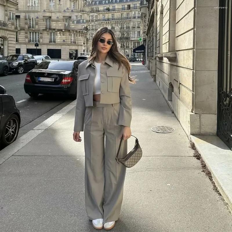 Pantalon féminin en deux pièces 2025 Spring été décontracté femme décontractée costumes solides de mode POCHES STREET