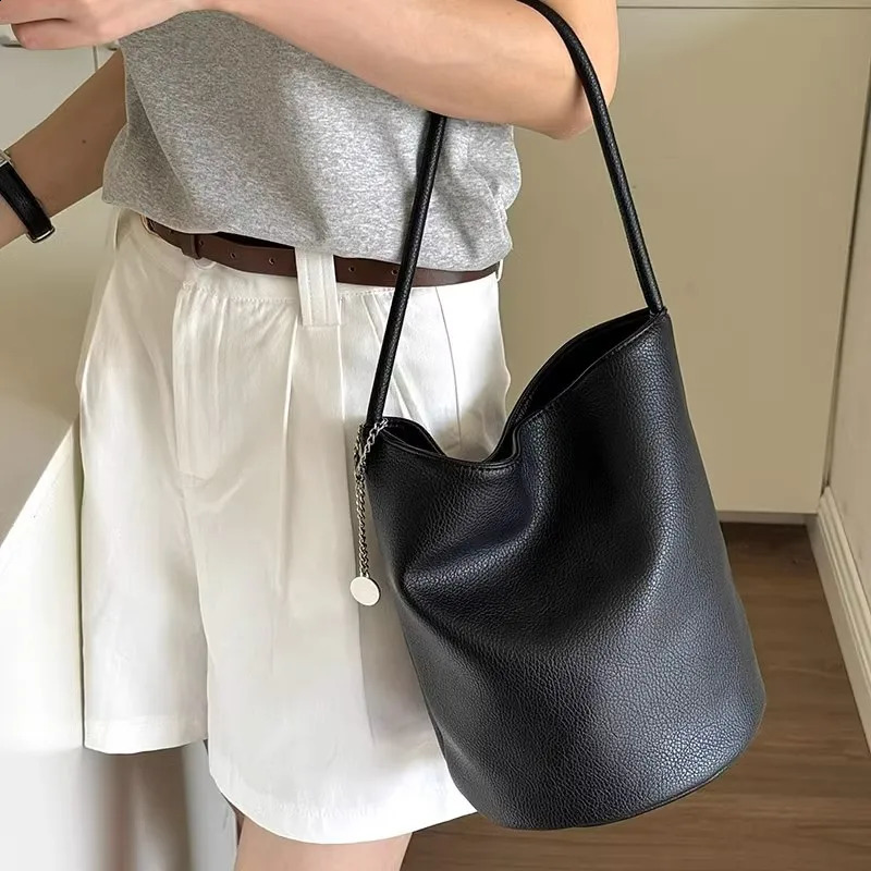 Latest Fashion Bags Fashionable Bucket Large Capacity Single Shoulder Underarm for Women 250815
