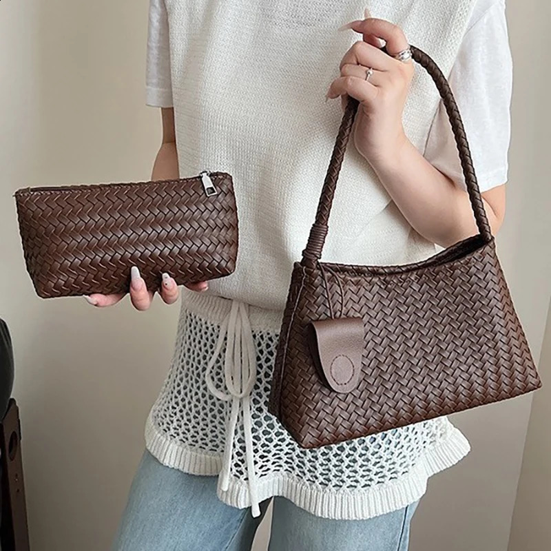 AutumnWinter Knitted Pattern Handbag Retro Water Bucket Underarm Bag WomenS Single Shoulder Bun MotherChild Package 250815