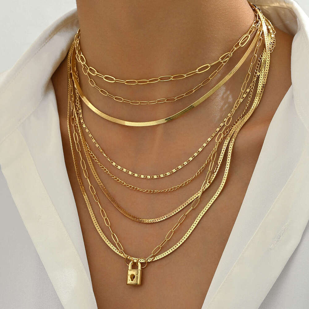 Collier multi-couches de style minimaliste pour femmes conception de serrure de créneau de la mode des femmes Chaîne de clavicule hip-hop
