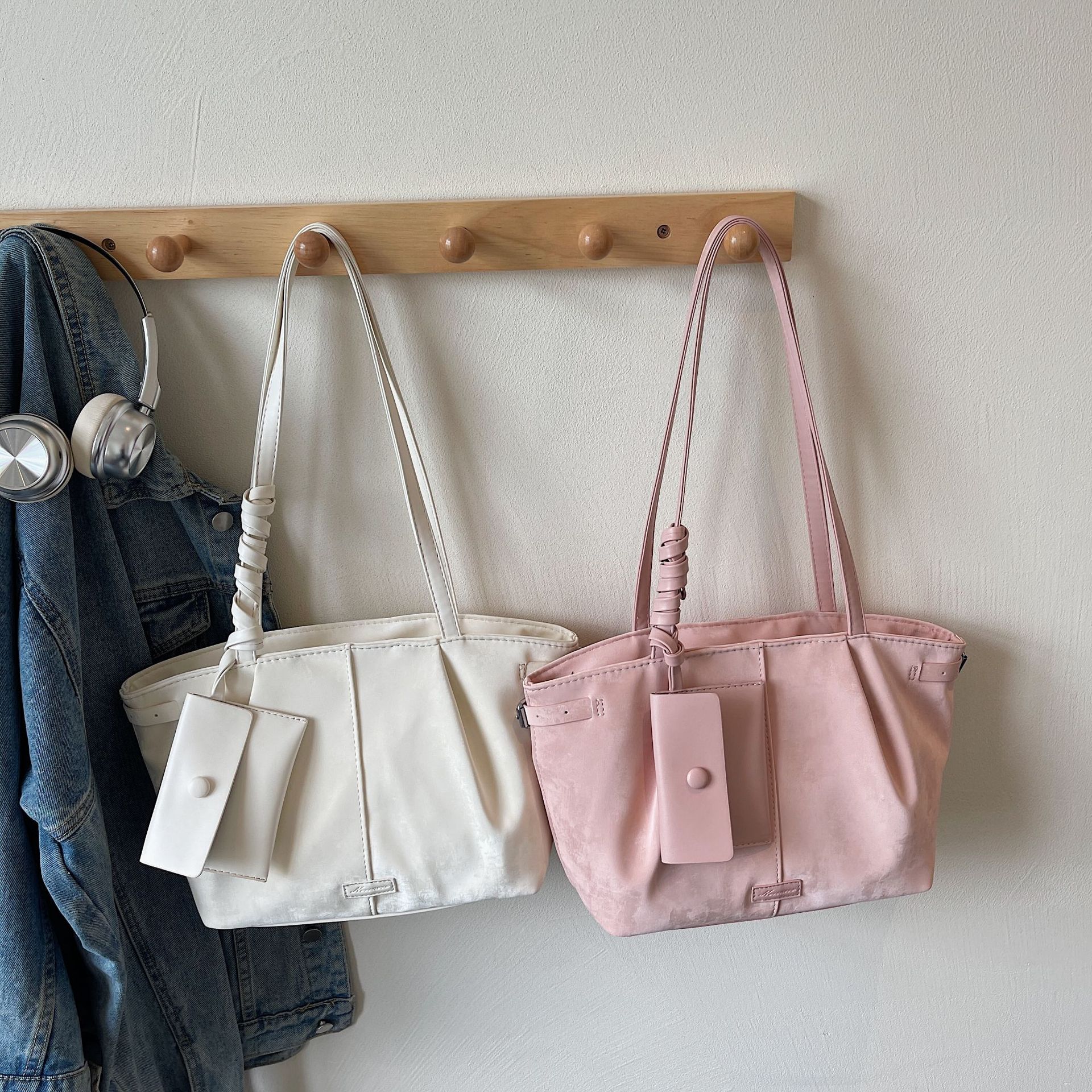 Color-blocking Hand-held Tote Women's Trendy Underarm Bag for Commuting Large-capacity Soft Leather PU Simple Single-shoulder Bag C260805