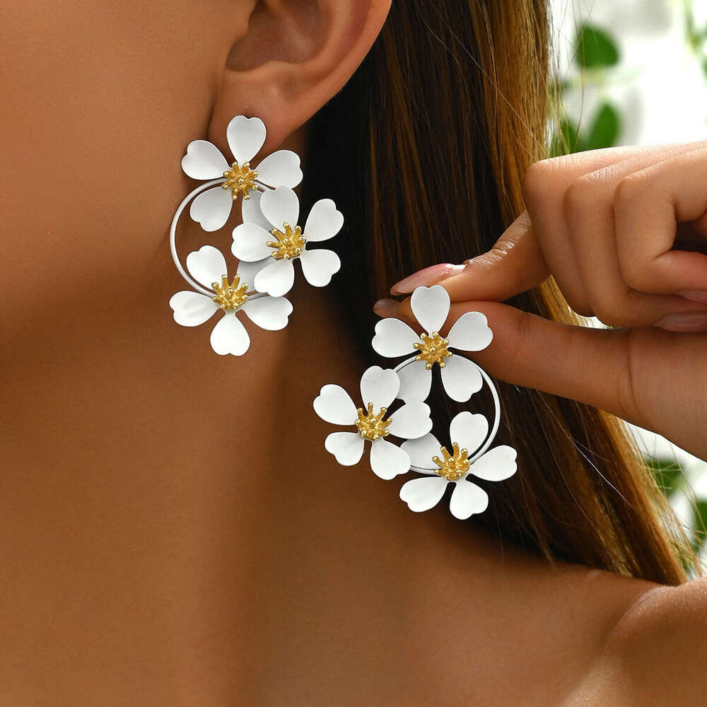 Fashion OL High-End Simple Flower Personality Plum Blossom Acrylic Design Niche Stud Earrings Women's Ear Jewelry
