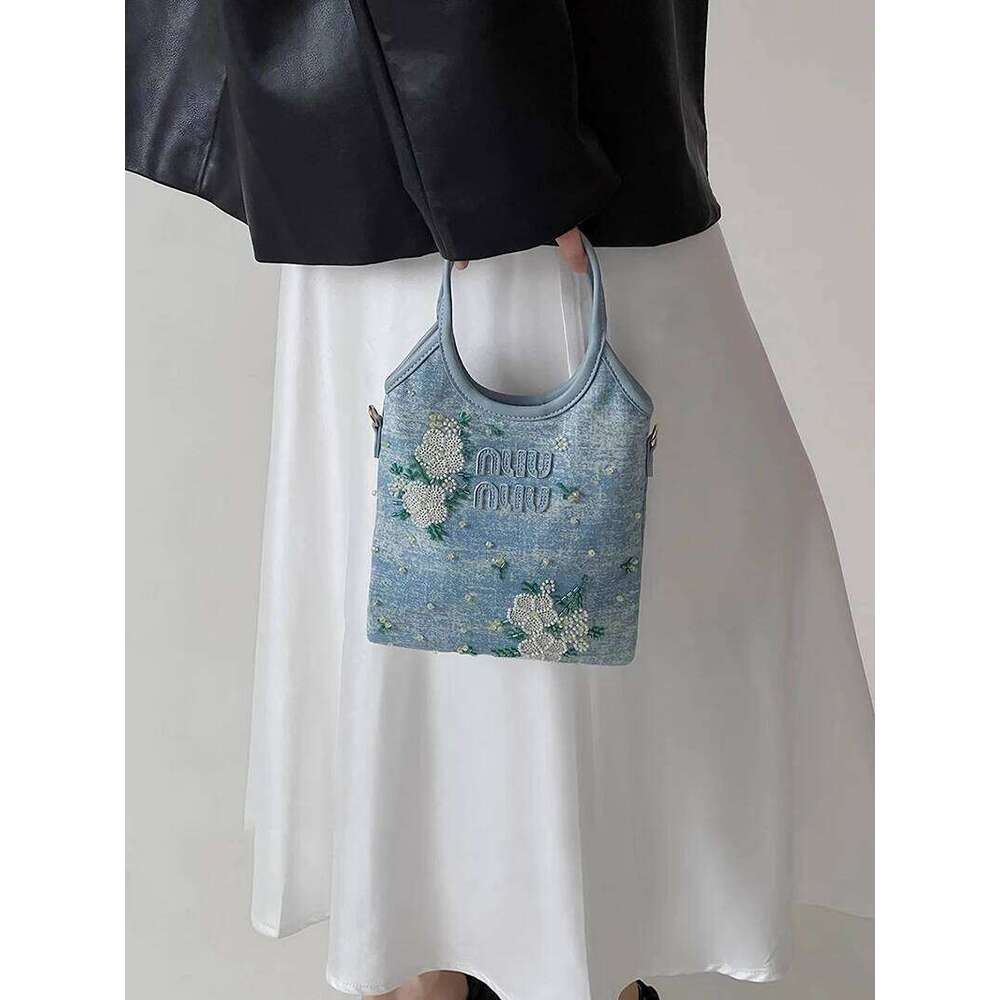 Vendre à chaud 3D à broderie à la main Fleur crossbody Nouvelle sensation de conception Sacs de créateurs de sacs à main pour femmes