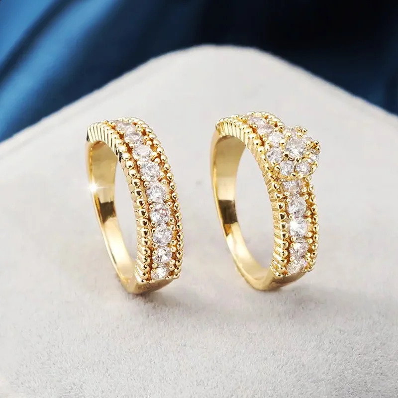 Huitan Trendy Golden Color 2pc Bridal Ring Ensembles de cérémonie de mariage féminin avec des bijoux de mode brillants en zircone 250815