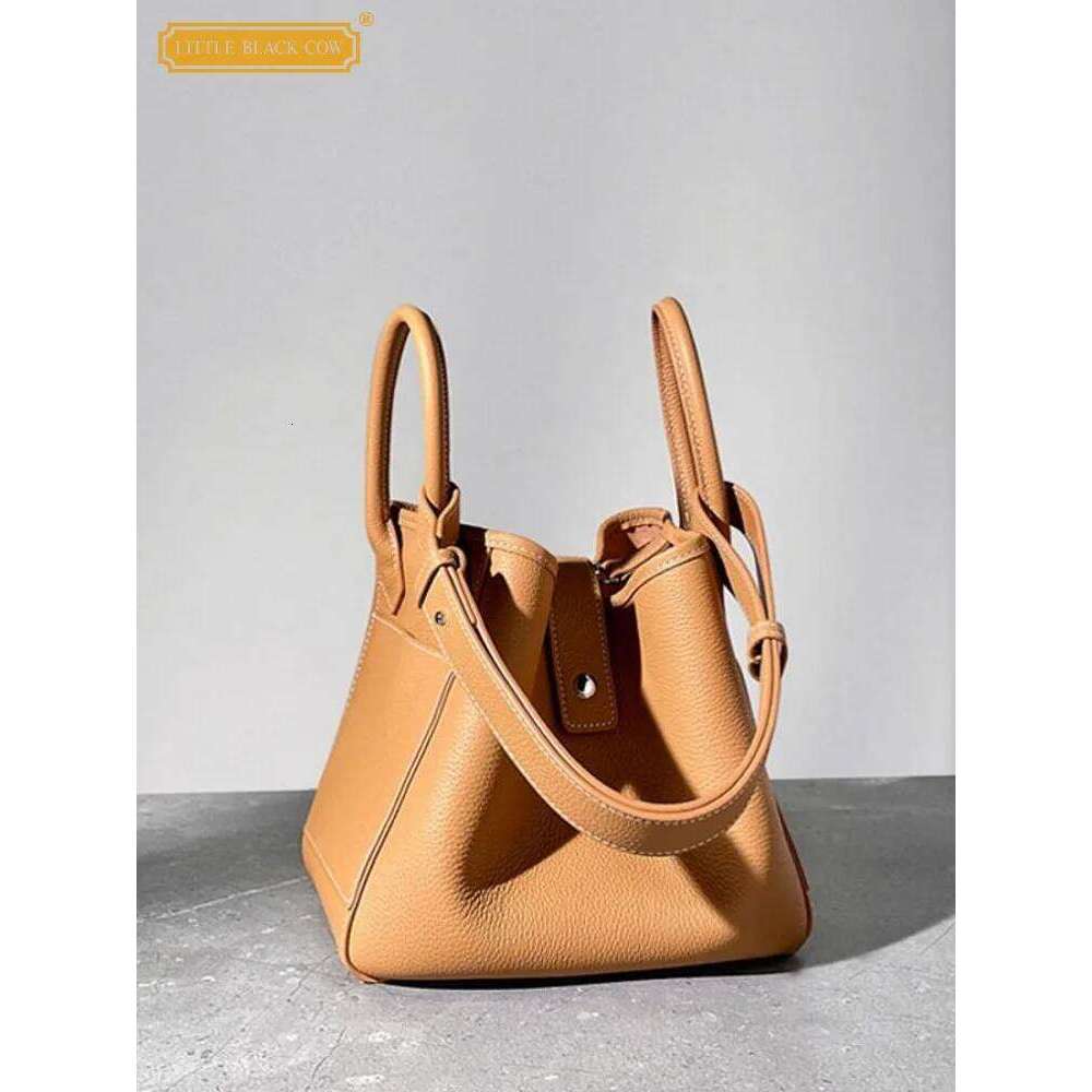 Casual Womens New Retro Office Soft Bucket Cowhide Genuine Leather Handbag Designer Single Shoulder Underarm Bag 250818