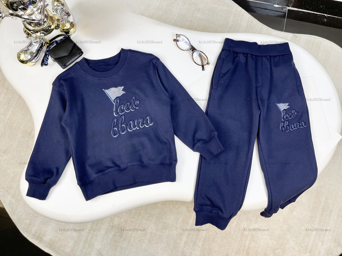 Nouveau bébé sweat à sweat à sweat à sweat d'automne motif de traces de traces de concepteurs enfants chemise de vêtements et pantalon de sport A