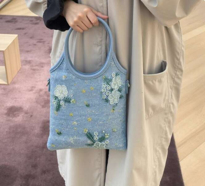 Vendre à chaud Fashion's Fashion Zipper Small Sacs For Women Leather Backet Bet Back New Trend Trend Pendant Designer Sacs