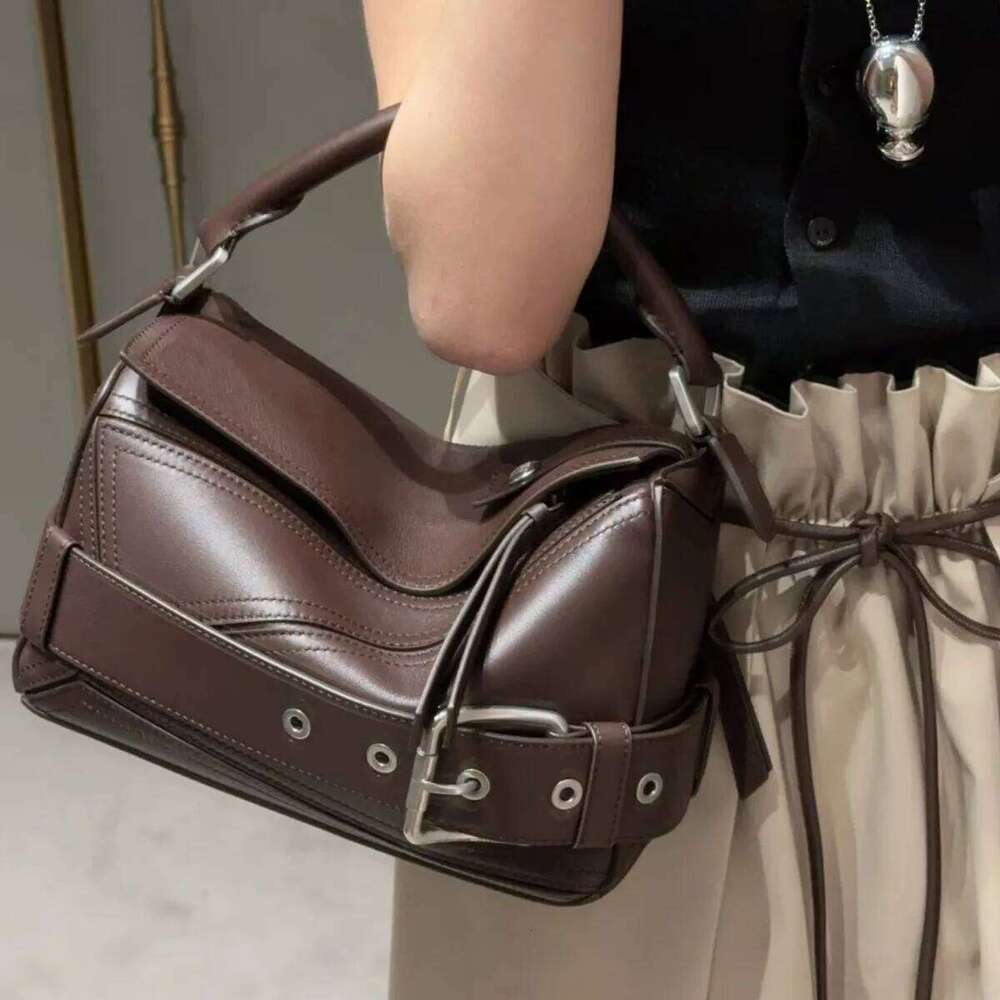 2025 locomotive punk genuine leather portable shoulder messenger bag women's large-capacity commuter niche black handbag