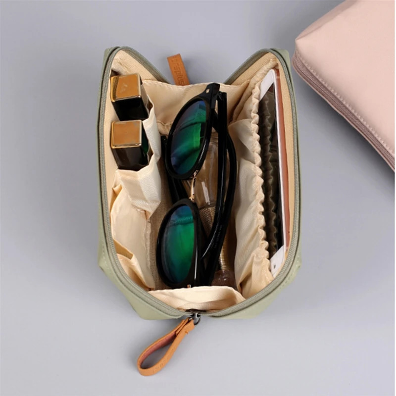 Sac de maquillage de grande capacité plusieurs couleurs Dacron Travel Storage Partionné Cosmetic Pouch Handbag Lipstick Pack 250818