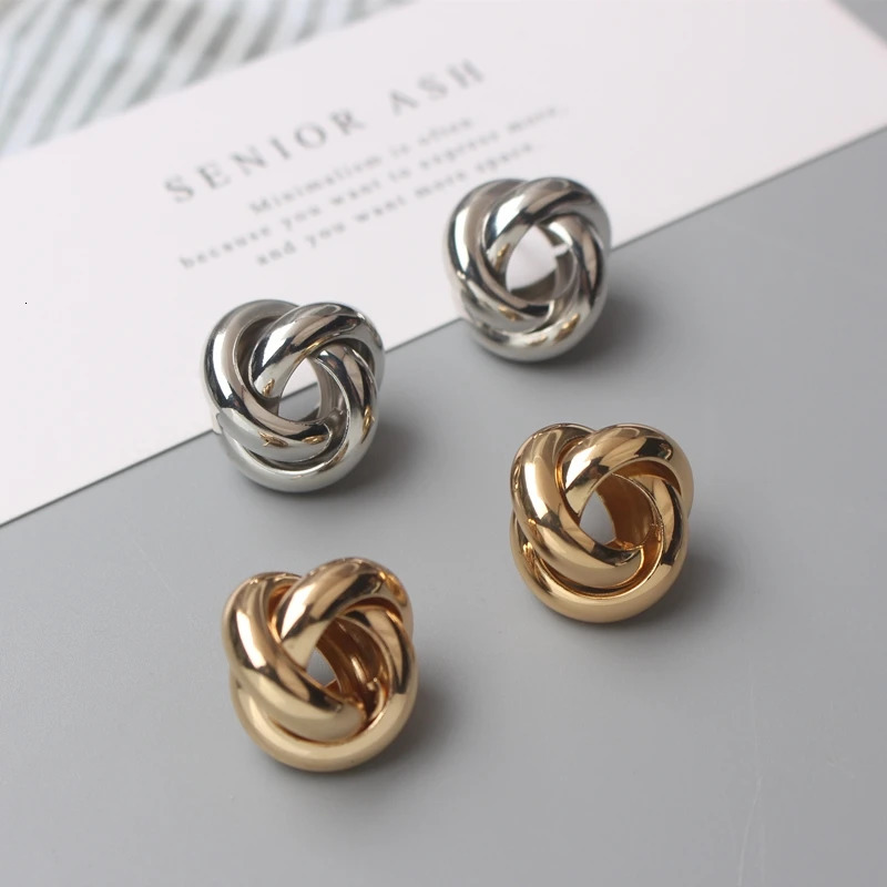 Petites boucles d'oreilles à goujon torsadées pour femmes Gold Silver Color Rock Simple Géométrie brillante Géométrie de boucles d'oreille en mét