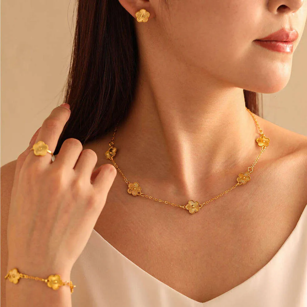 Pack d’ornements unisexes en fleurs de clou de girofle comprenant des chaînes élégantes, des bracelets et des barettes - Ensemble d’accessoires f