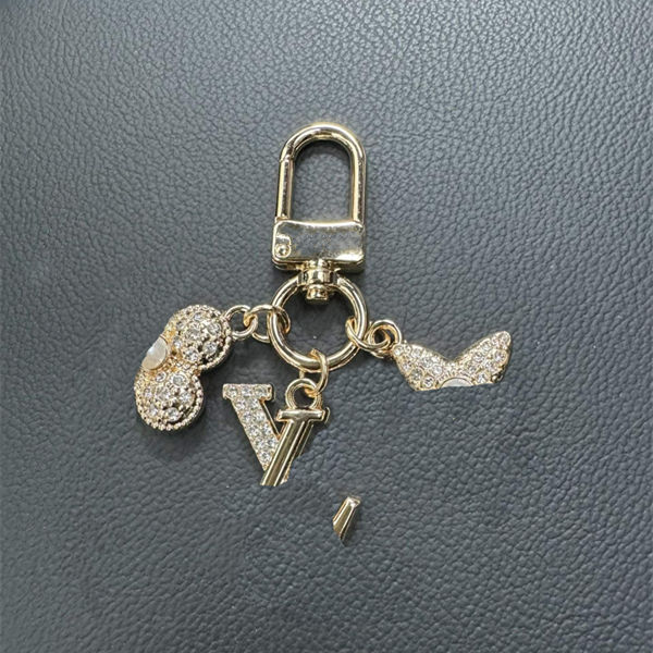 New bag charm designer keychain wallet designer key chain metal luxury keyring for women handbag letter flower pendant charms fashion vintage lovely