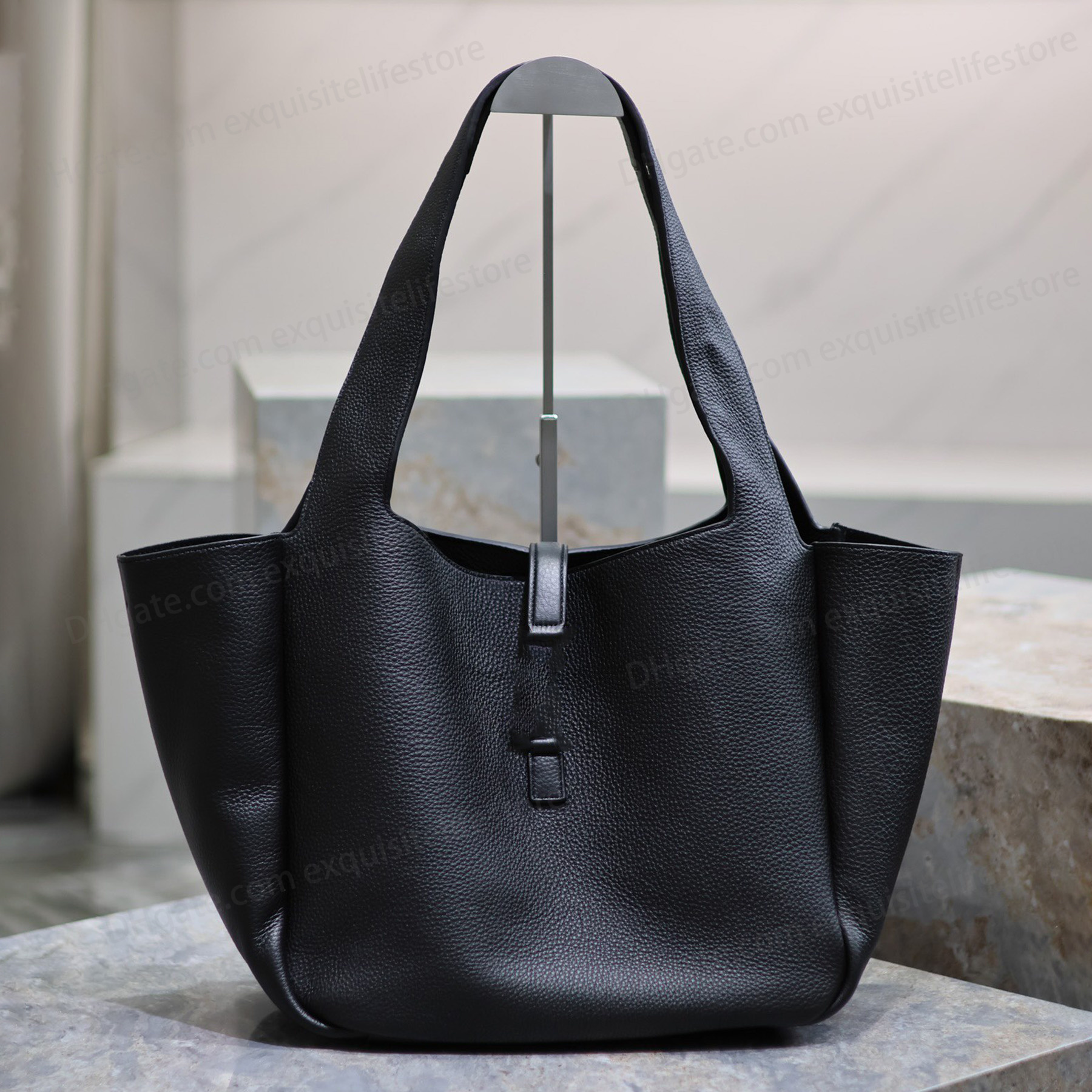 Top Quality Bea In Grained Leather Shoulder Bag Luxury Designer Soft Genuine Leather Tote Bag Golden Hardware Clutch Bag Fashion Women Casual Shoppi