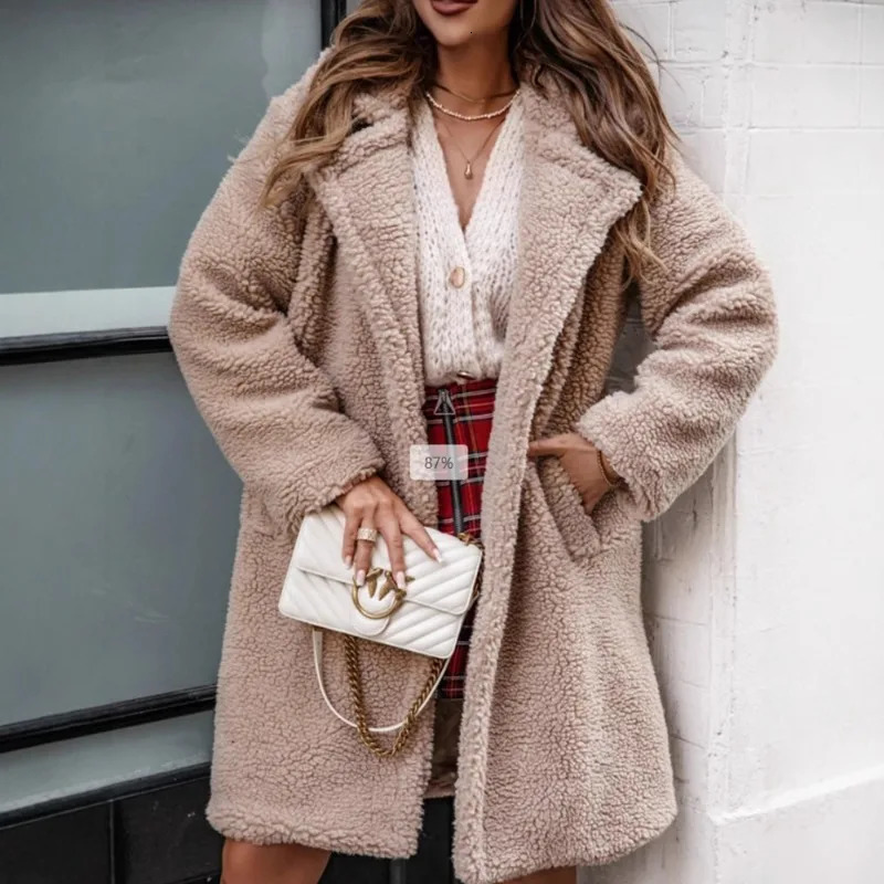 Autumn and Winter Fashion Womens Sweaters Coats Longsleeved Collared Fleece Top Clothing 250818