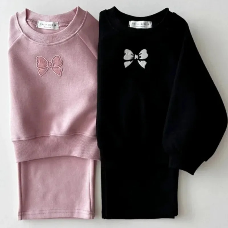 0-5y Baby Girls Automne Cotton Pantalons Pantalons Set Sweat Stume Childrens Vêtements Coton Bow Quatre saison Sports Two-Piece Set 250818