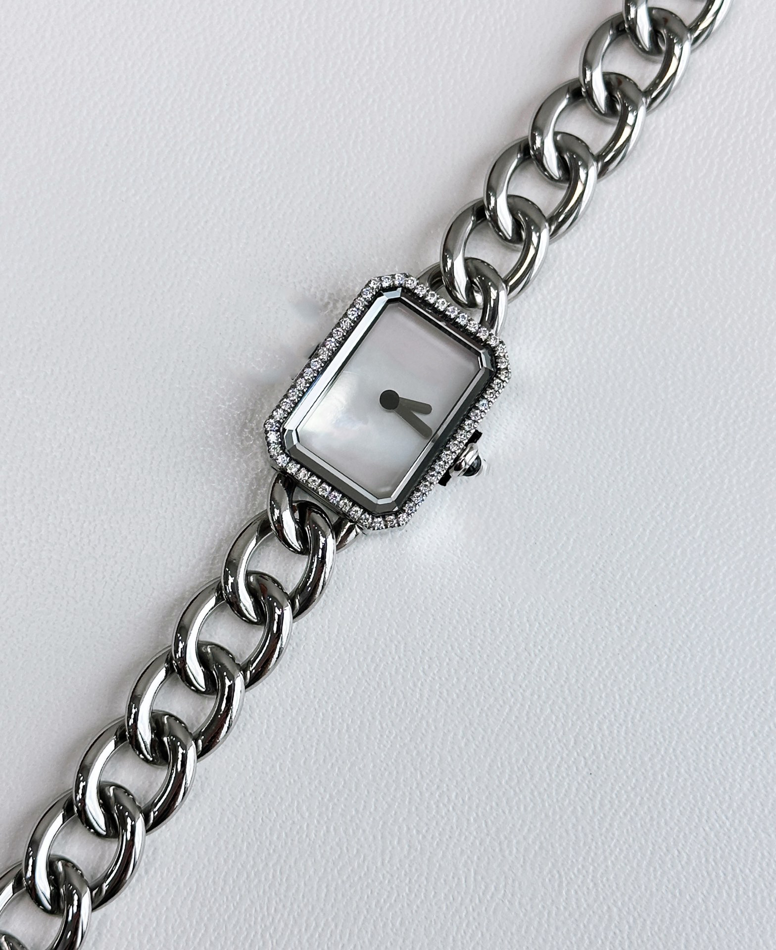 Designer Women's Watch Swiss Parts étanche Bracelet en acier inoxydable étanche de 30 mètres jamais fondu saphir miroir en cristal saphir et cadr