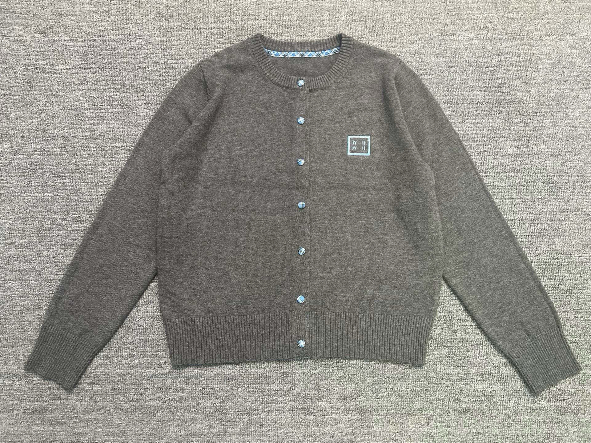 AAAA SS190 MI * MI * Talons de luxe Sweat à capuche Nouveau automne et hiver à la mode d'hiver Bouton décontracté polyvalent