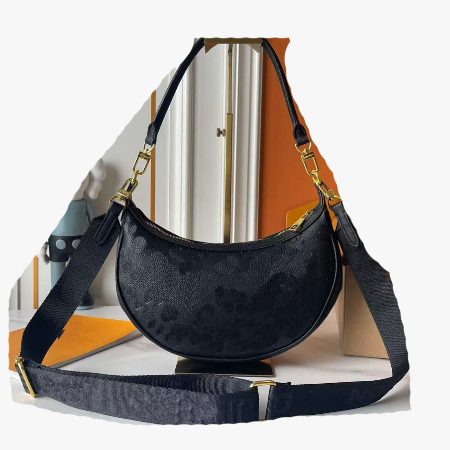 2025 new patent leather baguetteCosmetic cases Handbag Luxury Women's Fashion Bag Fashion Steam Engine Classic Hand Shoulder Diagonal Shopping