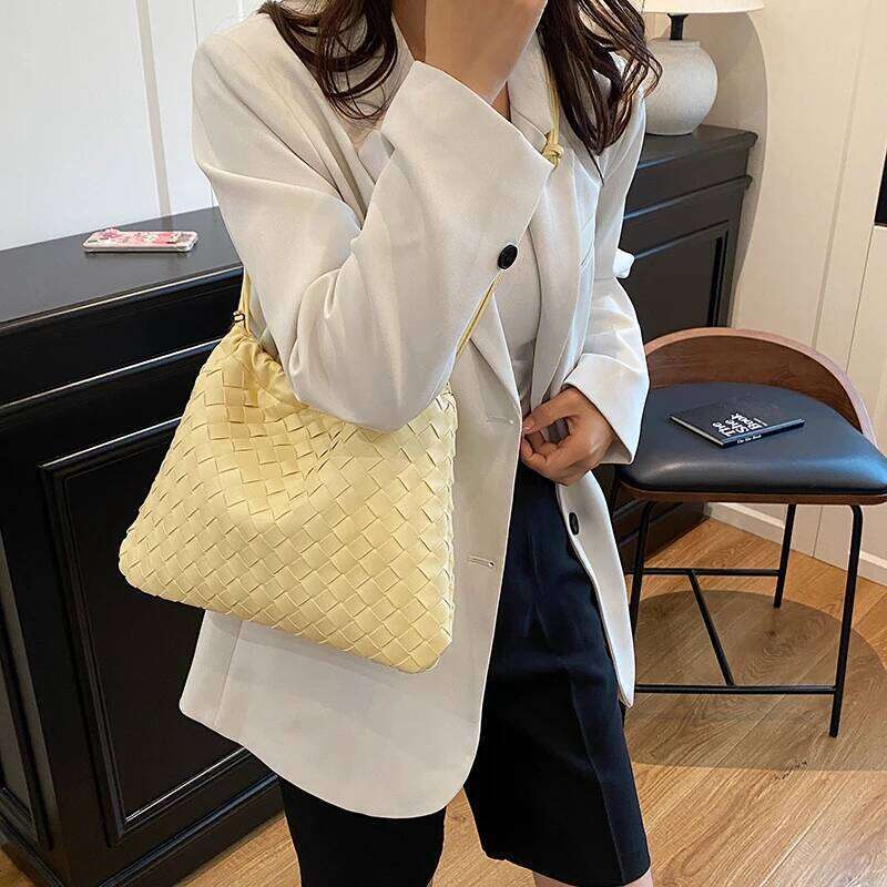 Sac fourre-tout en cuir de marque pour les femmes, sac à main spacieux transporte classique élégant par célèbre designer
