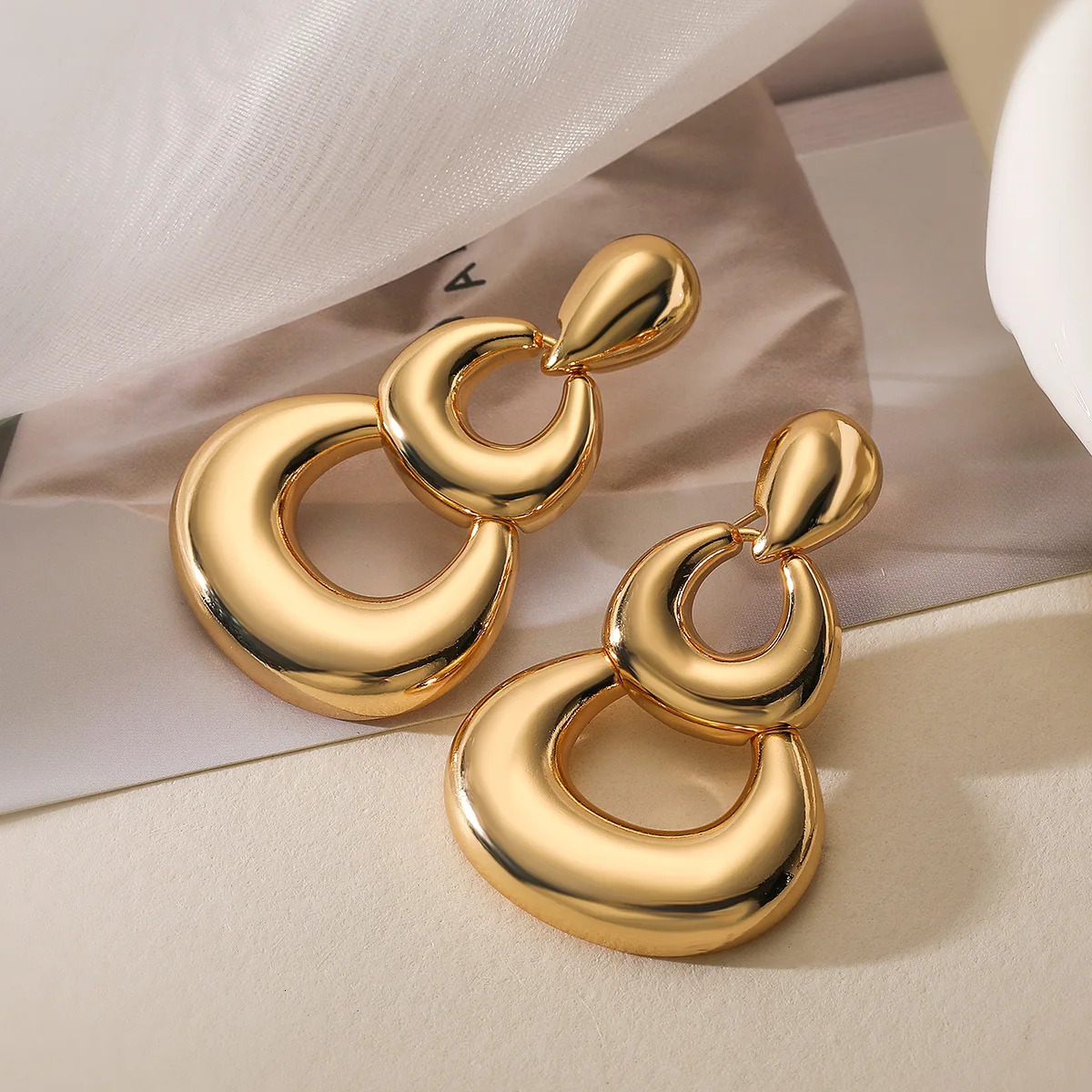 UWORLD Double cerceau boucles d'oreilles par Caitlyn Bijoux de couleur Gold Classic Multi-noeud Caitlyn cadeau parfait pour son 250811