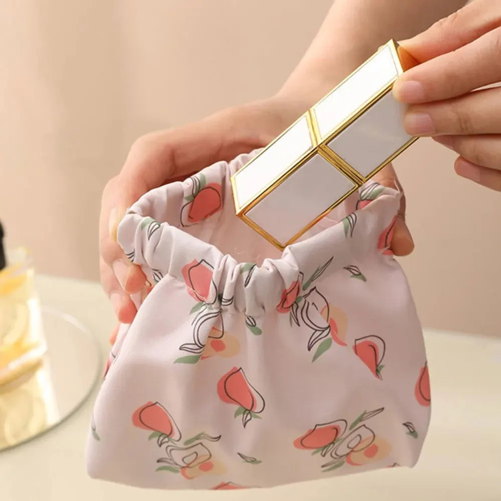 1-6pcs Bagure de maquillage de rangement portable imprimé poussière de rangement imperméable Sac de rangement de mode porte à lèvres mignon porte