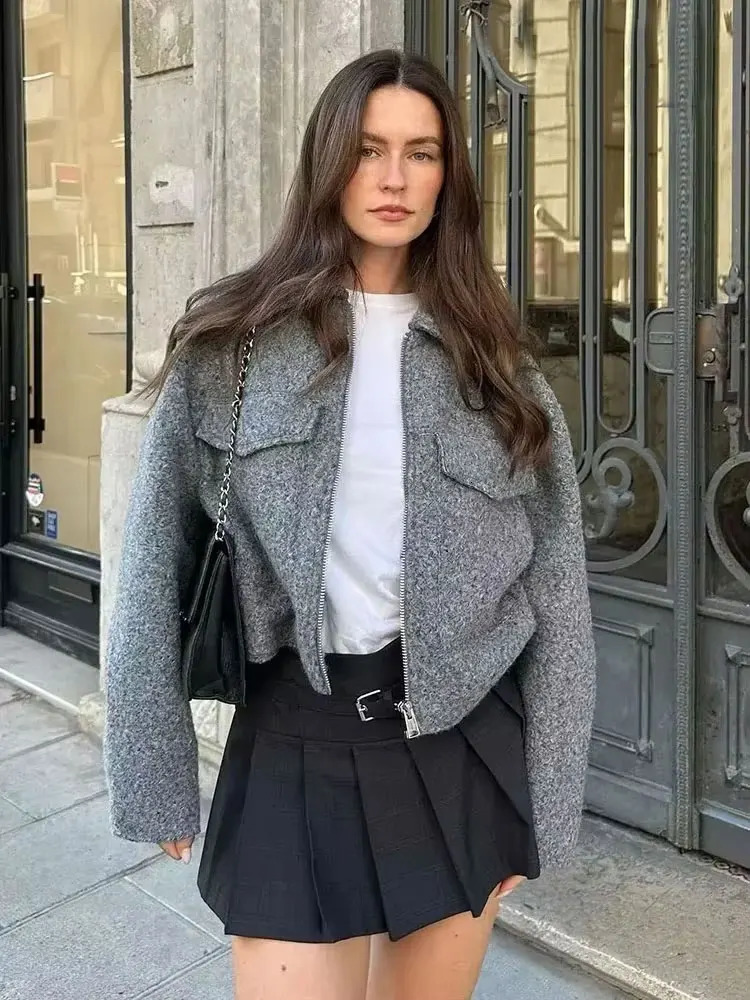 TRZA Women Fashion Patch Pockets With Flaps Cropped Jacket Coat Vintage Long Sleeve Front Zipper Female Outerwear Chic Tops 250818