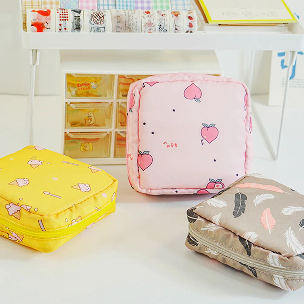 Large Capacity Sanitary Napkin Storage Bags Cartoon Pattern Portable Tampon Organizer 1Pc Cosmetic Lipstick Pouch Bags For Women 250818