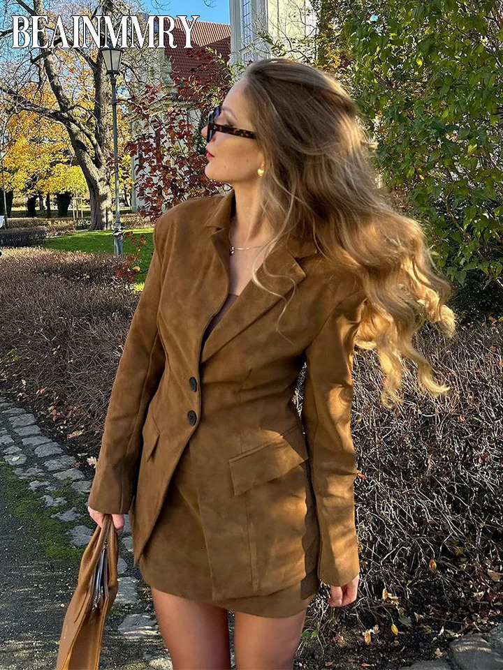 Casual Brown Suede Lapel Jacket Women Long Sleeve Two Button Slim Fit Pocket Short Coat Female Street Daily Autumn Retro Outwear 250818