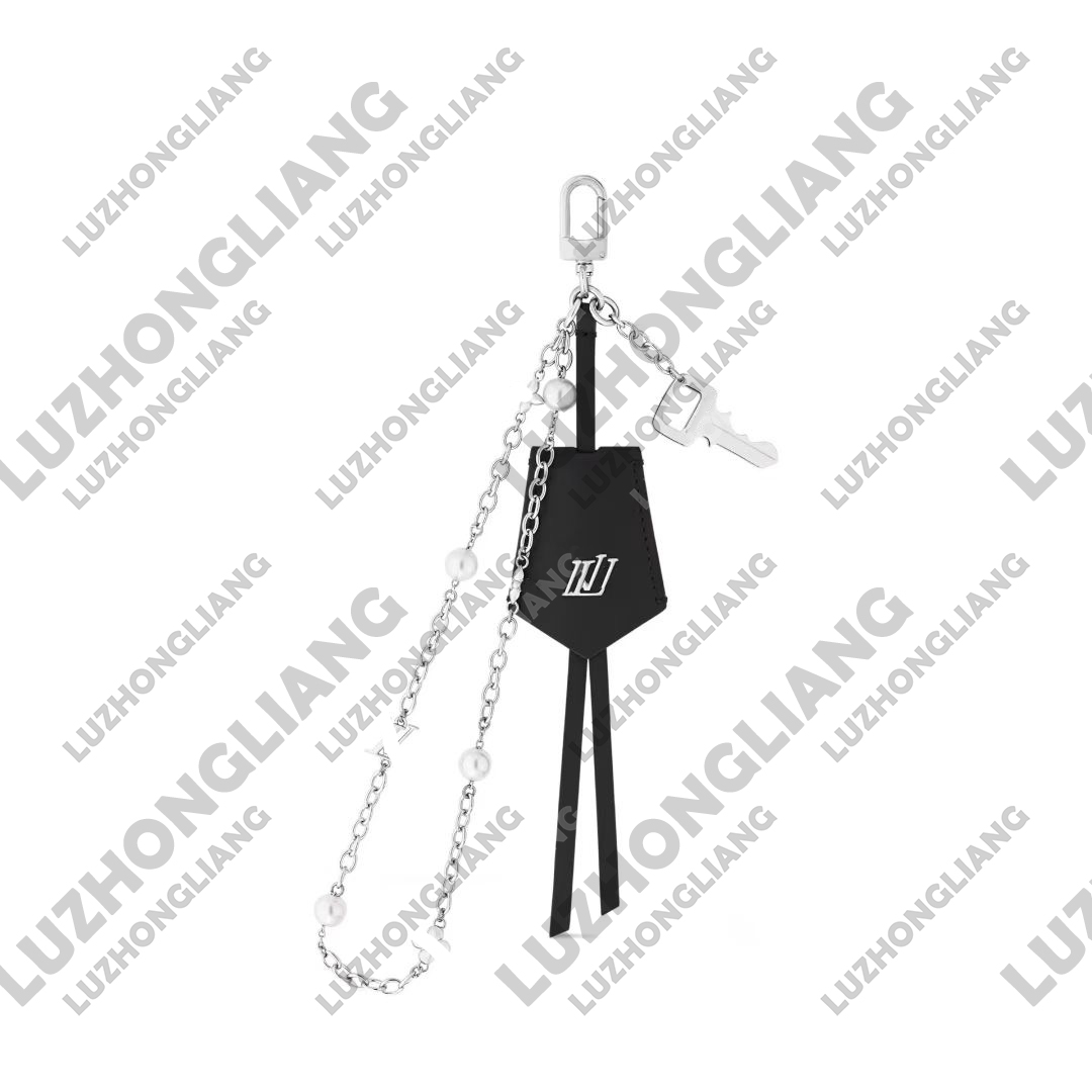 Leather keychain tassel pearl High-end designer keychain for 2025, stylishly pieced together, featuring a hamburger and headphone motifs as pendants