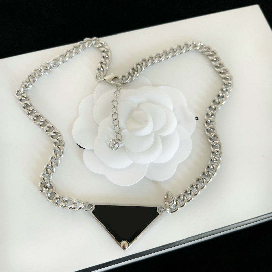 Designer Necklaces Silver Choker Letter Pendant Necklace Chunky Thick Link Chain Jewelry Clavicle Luxury Jewelry Accessories Gift