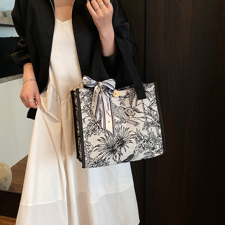Large Capacity Women's Commuting Tote Bag Free Shipping Designer Fashion Printed Shoulder Bag Ins Mommy Bag College Student Class Handbag Casua