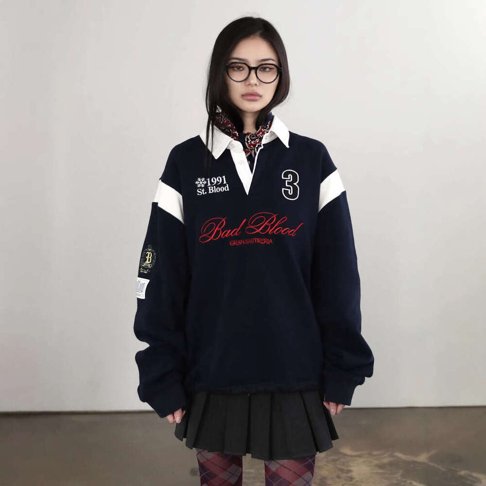 Sweat-shirt de blocage de badge de revers pour les femmes style américain Nouveau patchwork brodé en vrac top le printemps édition b5
