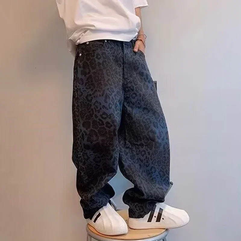 Man Western Style Leopard Jeans Men Denim Pants Male Oversize Wide Leg Trousers Streetwear Hip Hop Vintage Clothes Loose Casual250819