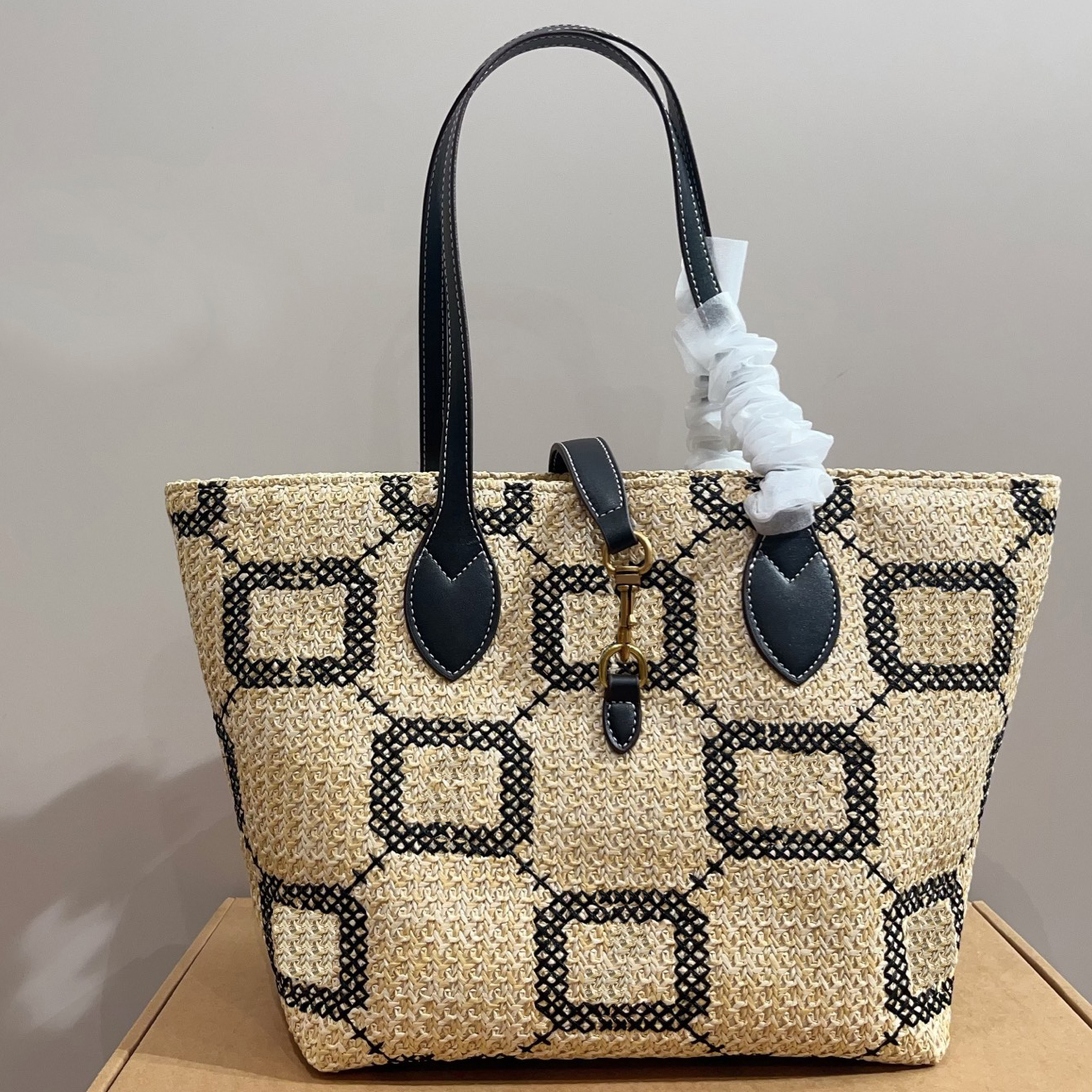Nouveaux sacs d'étoiles Femmes Sac fourre-tout à main tissé Paille, un sac de conception spacieux de texture naturelle parfaite pour les sorties