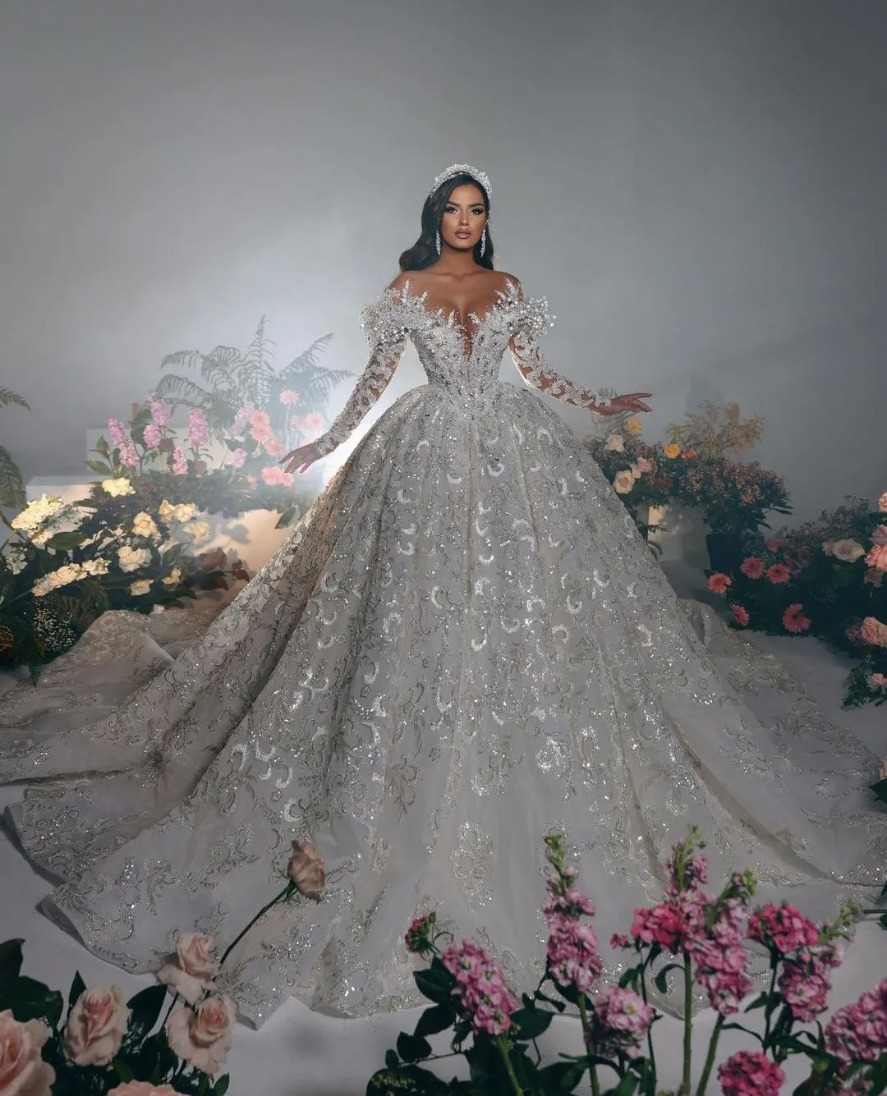 Exquisite Ball Gown Wedding Dresses 2025 V Neck Long Sleeves Sequins Appliques Beaded Floor Length Ruffles Diamonds Pearls Bridal Gowns Plus Size Ve