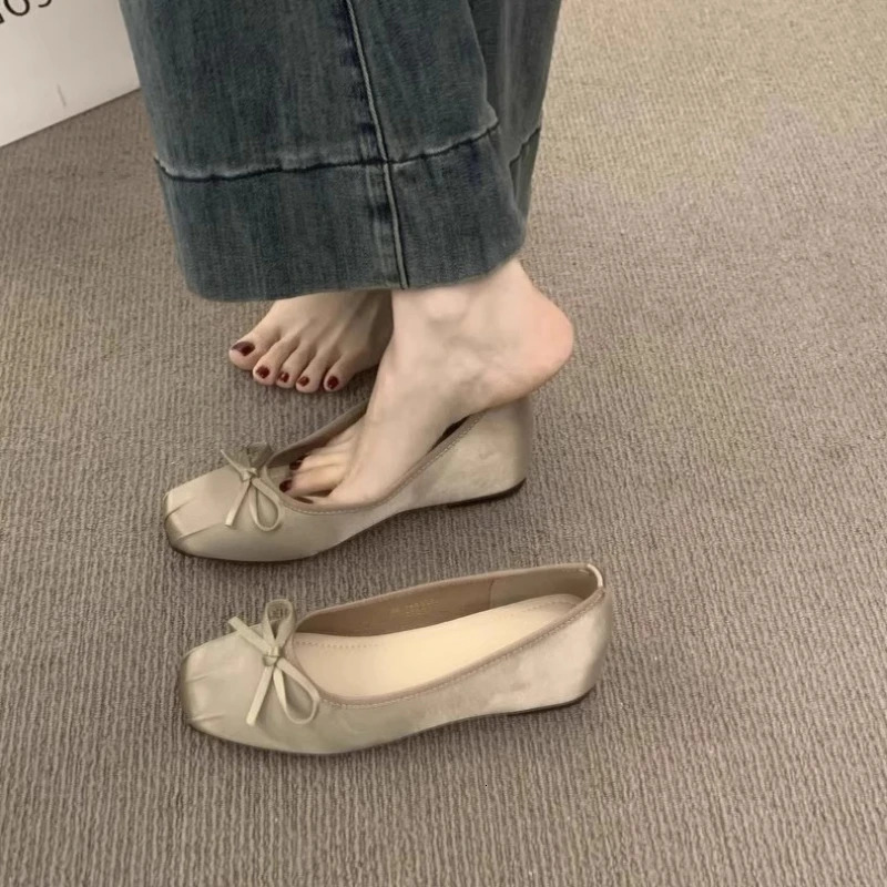Printemps et automne Nouveaux chaussures plates pour femmes avec bow2025 à la mode élégante confortable chaussures plates chaussures chaussures c