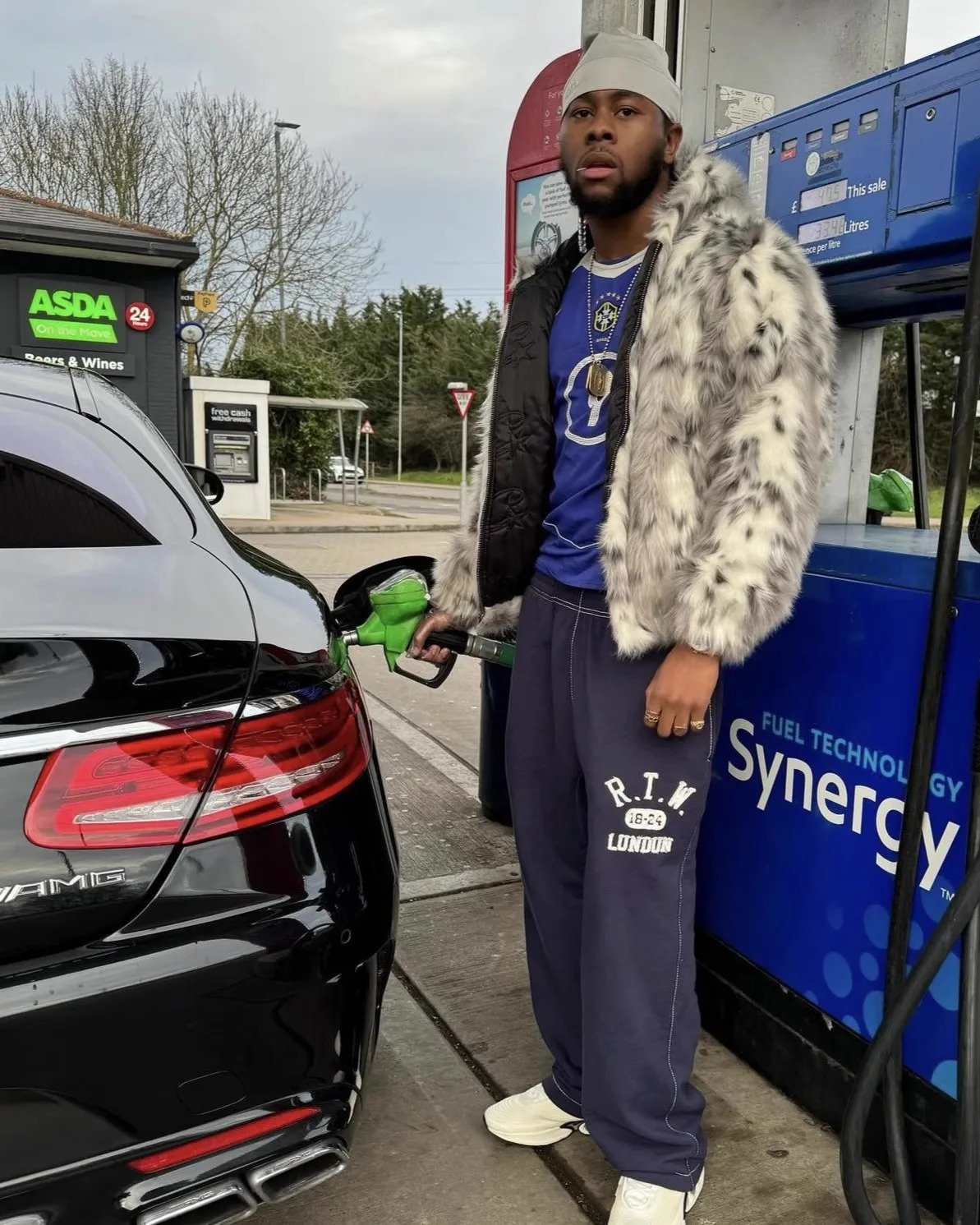 Mauroicardi Winter Cool Handsome Colorful Thick Warm Hairy Faux Fur Coat Men with Hood Clothes Fluffy Jacket 250818