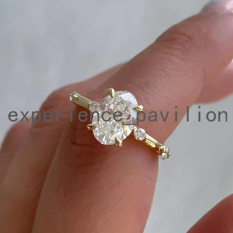 18K Yellow Gold Four Claws Design Classic 2CT Moissanite Oval Solitaire with a Twist Fine Jewelry Women Rings