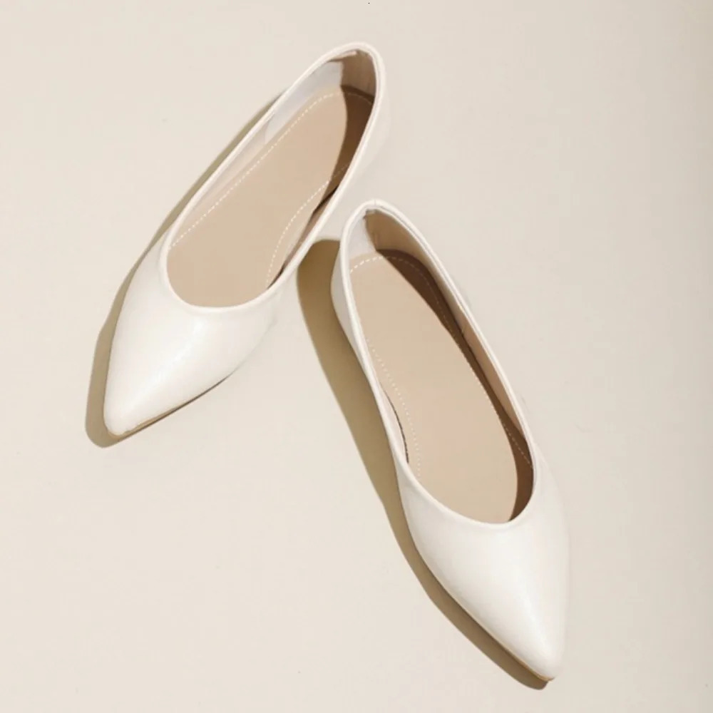 Women Flat Shoes New Pointed Soft Sole Soft Leather Shallow Mouth Flat Bottom Lightweight Womens Shoes Work Flats 250820
