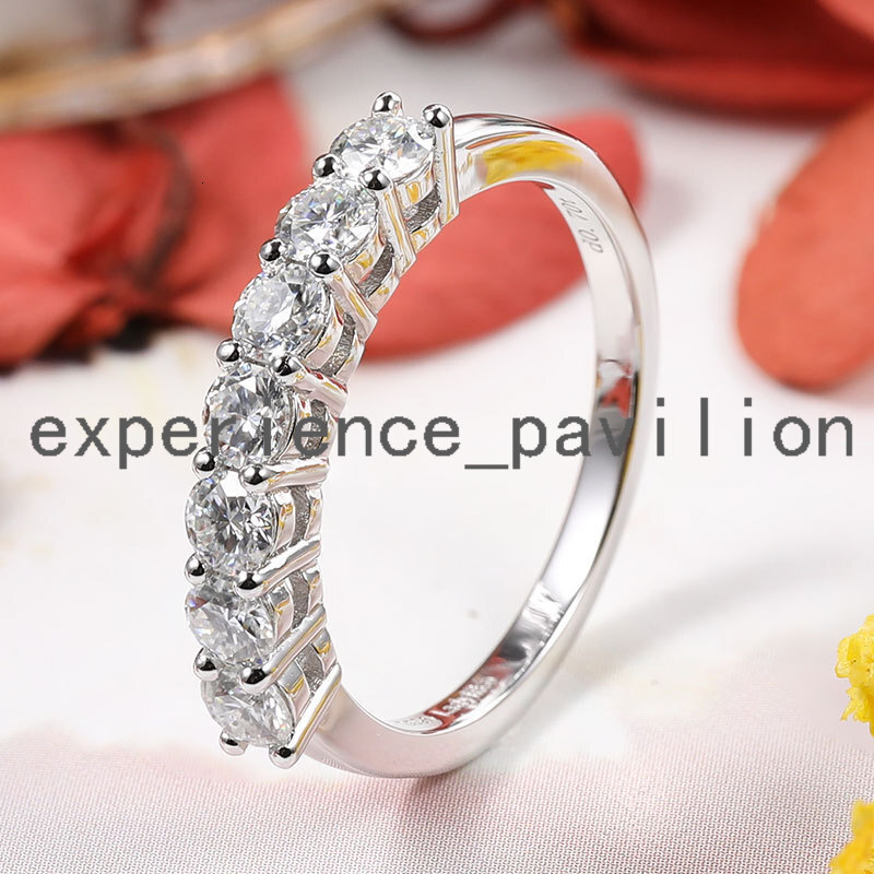 Factory Wholesale 0.7ct Moissanite Wedding Band 3mm Round Shape Moissanite Jewelry Antique New Design for Wedding Band
