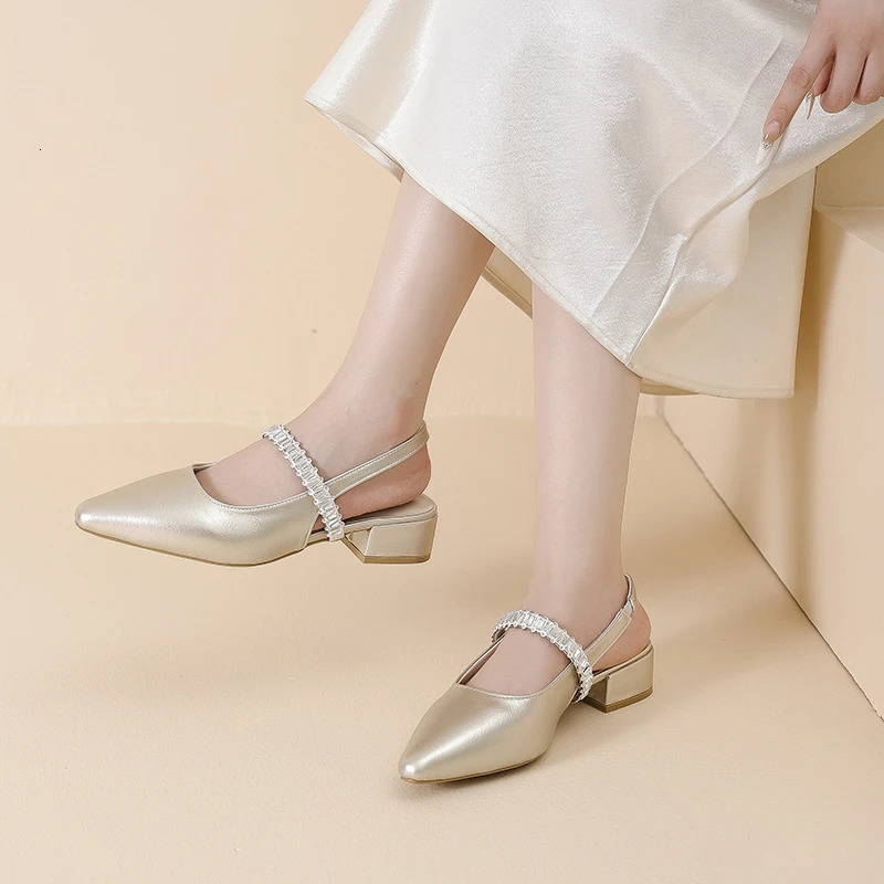 Sandales de plate-forme exquises de style français avec conception de sangle de nude pointues adaptées à des chaussures polyvalentes et confortab