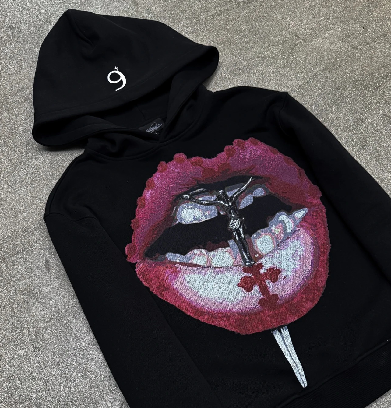 Y2K trend lip cross hoodies for men and women in the 1990s retro pullover print hoodies hip-hop street style seasons 250820