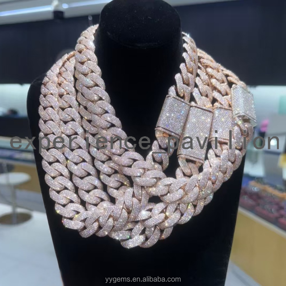 Vente chaude complète Iced Out Moissanite Chain lourd 17 mm 20 mm 22 mm de large Collier de chaîne de liaison cubaine à plaque à or massif S925