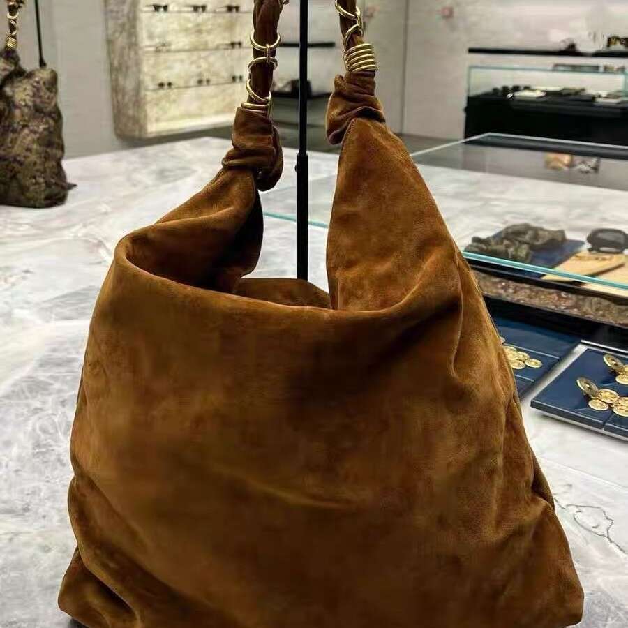 Designer Bag Tote Shoulder Bag Autumn Winter New Trendy Fashion Versatile Velvet Chain Tote Commuter Design Single Crossbody