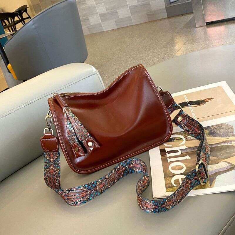 Plant Tanned Top Layer Cowhide Versatile Single Shoulder Crossbody Minimalist Women's Zippered Dumpling Moon Tooth Bag,