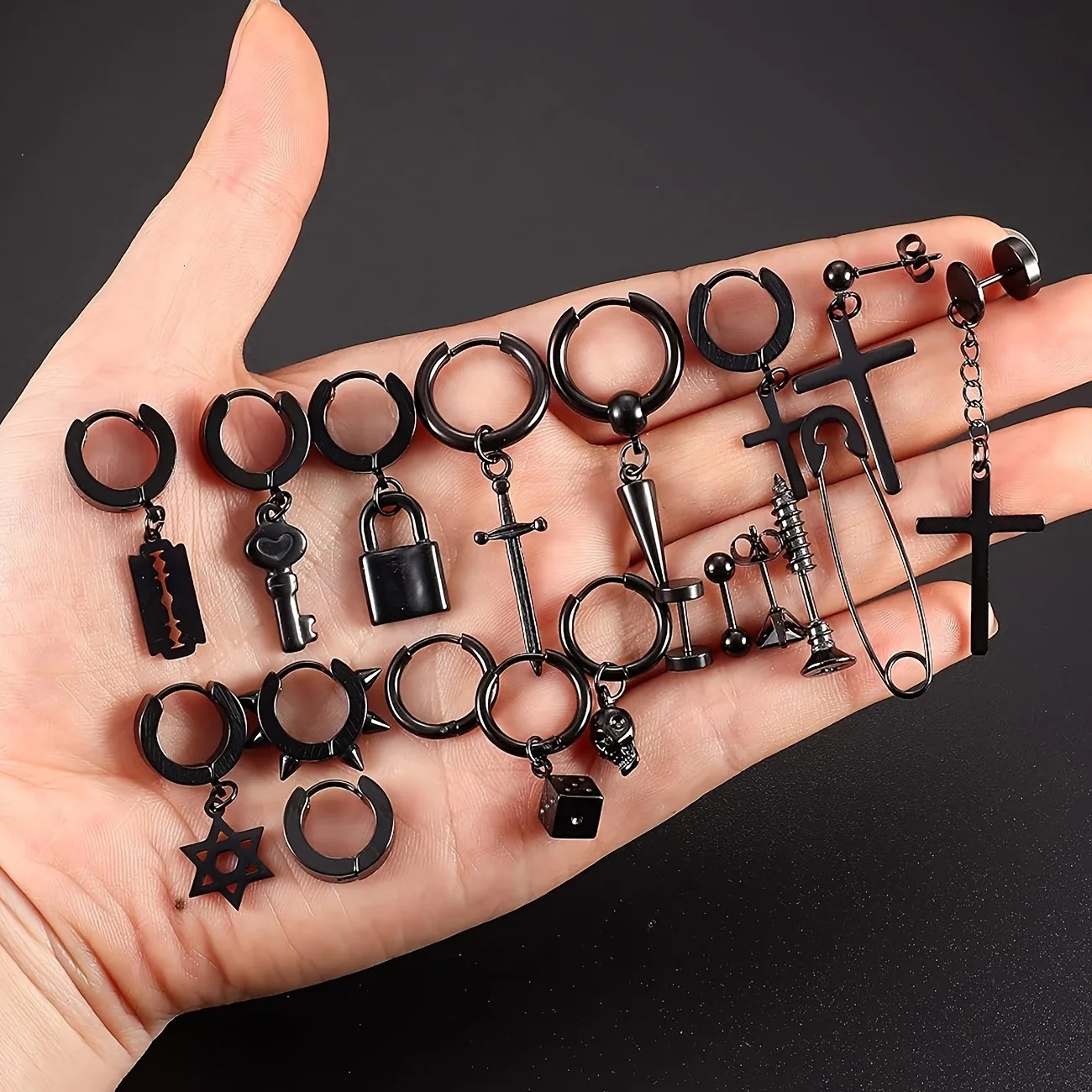 Ensemble de boucles d'oreilles en acier inoxydable de 15 pièces audacieuses vintage - pistolet noir plaqué avec des pendentifs de crâne cross hyp