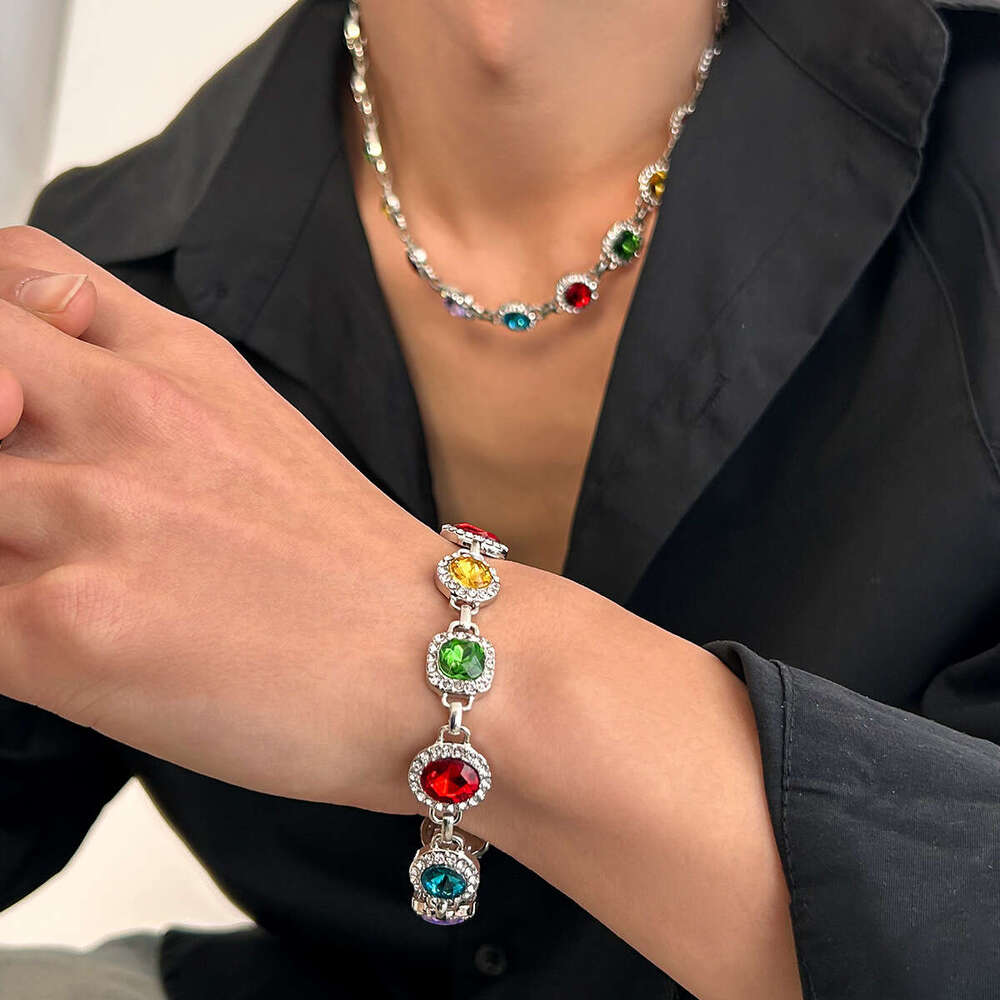 Collier dia coloré pour les hommes Chaîne de clarbone de personnalité à la mode Hip Hop Niche Design Bijoux pour hommes