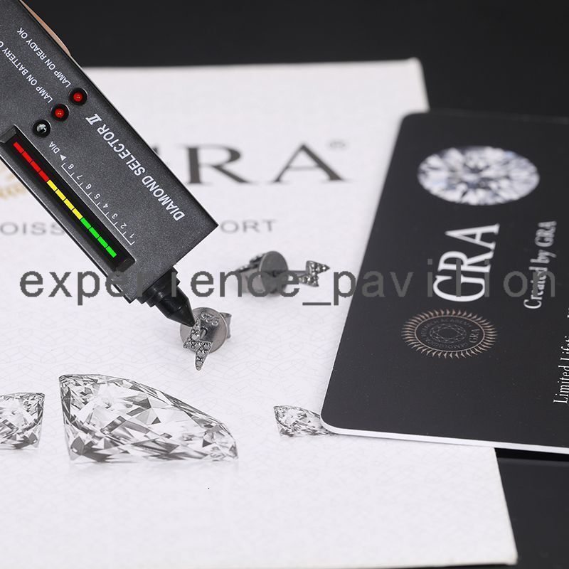 S925 Silver D Moissanite Drop Boucles d'oreilles Simple Black Lightning Design Tempérament Joker Diamond MAIN SMIL
